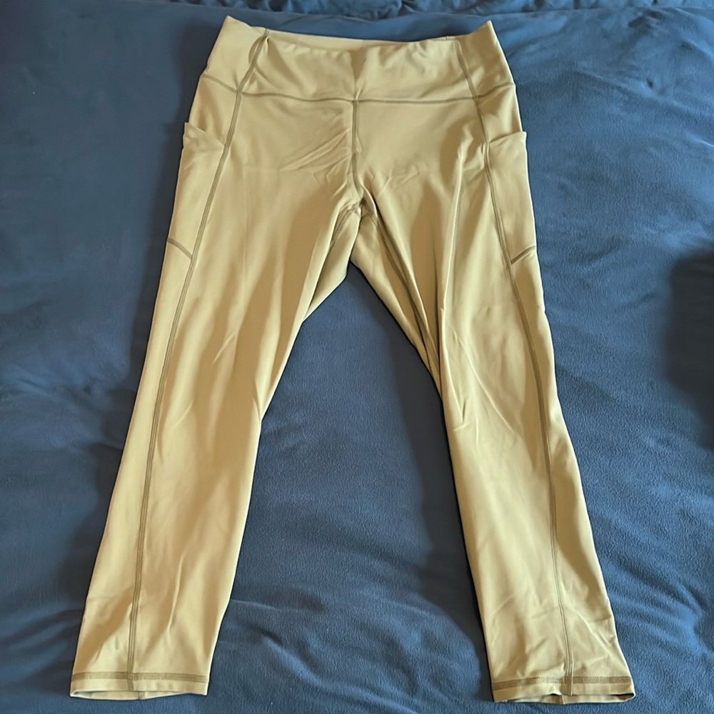 Fabletics 7/8 leggings, XL, worn but good condition, color is light green
